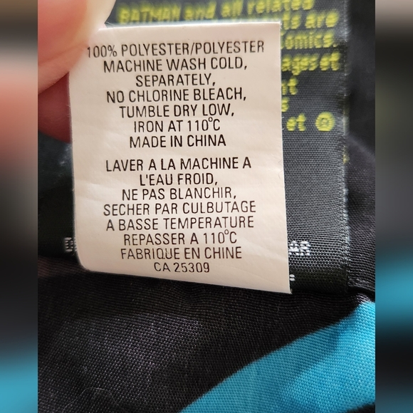 3/$20 - Batman short sleeve shirt sz small - Picture 6 of 9